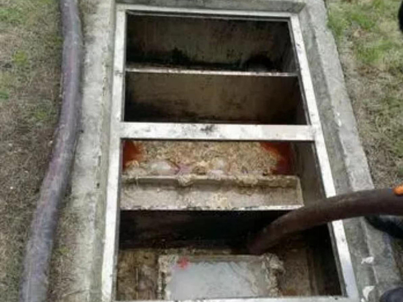 天安乡隔油池清理